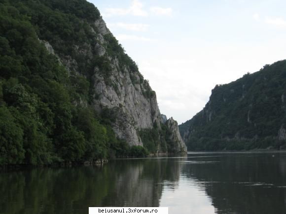 orsova, plimbare cu vaporasul pe dunare
in poza alaturata vedeti asa numitele cazane excursie sud